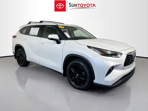 Used 2022 Toyota Highlander XLE image 1