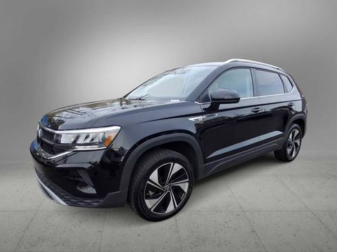 Used 2024 Volkswagen Taos SE image 4