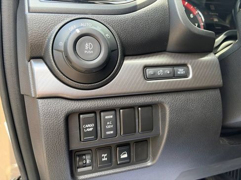 Used 2021 Nissan Titan PRO-4X w/ Pro-4x Convenience Package AWD/4WD image 21