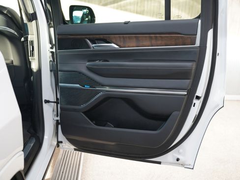 Used 2022 Jeep Grand Wagoneer Series II image 36