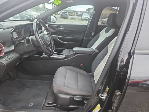 Used 2024 Chevrolet Trax RS w/ Driver Confidence Package FWD image 10