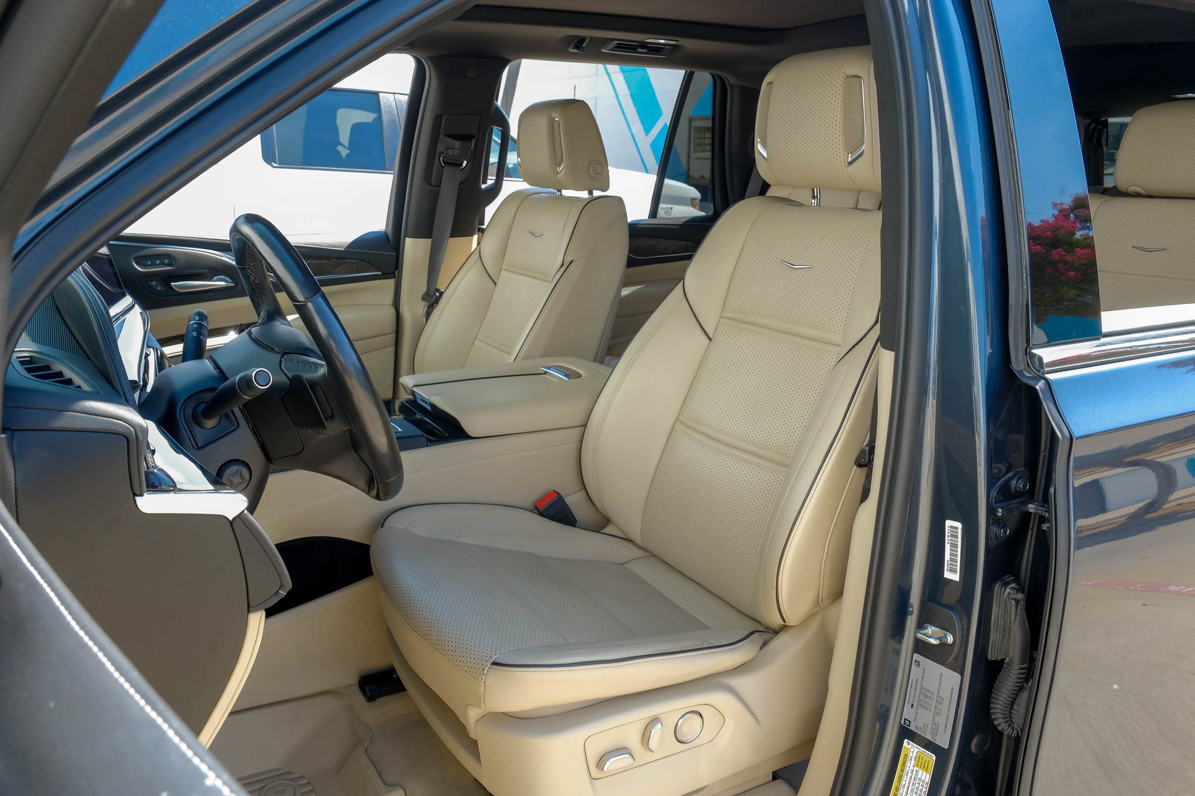 Used 2021 Cadillac Escalade Premium Luxury w/ Driver Assist Tech Package AWD/4WD image 35