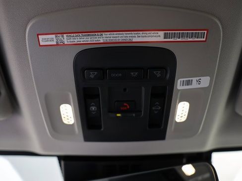 Used 2025 Toyota Camry XLE image 35