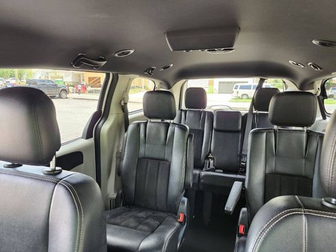 Used 2017 Dodge Grand Caravan SXT FWD image 15