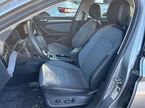 Used 2025 Volkswagen Jetta SE image 35
