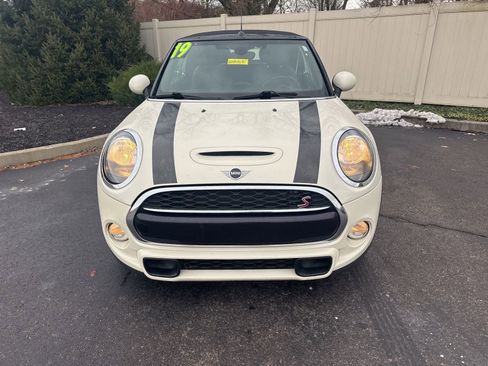 Used 2019 MINI Cooper S w/ Signature Upholstery Package image 2