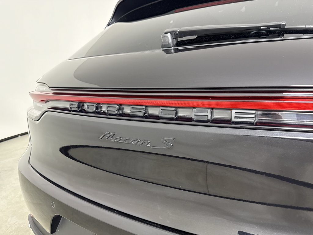 Certified 2020 Porsche Macan S AWD/4WD image 18