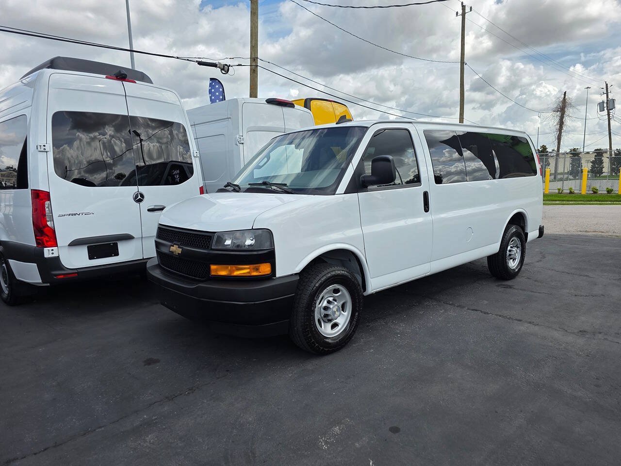 Used 2024 Chevrolet Express 3500 LS RWD image 31
