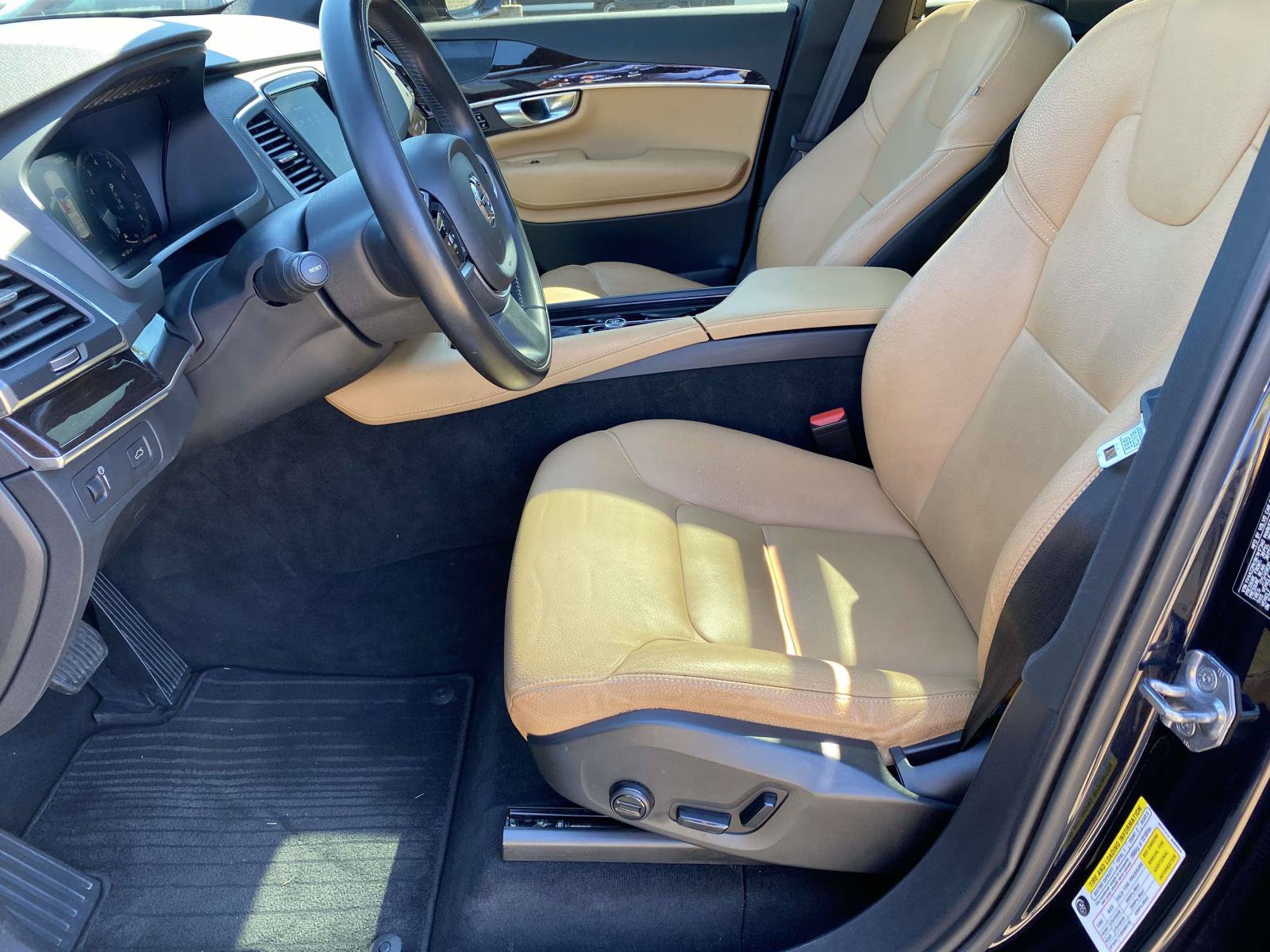 Used 2019 Volvo XC90 T6 Momentum AWD/4WD image 19