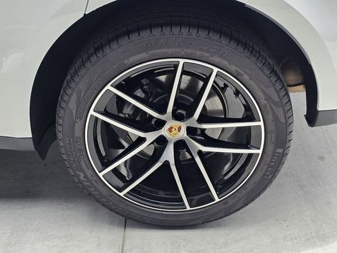 Used 2026 Porsche Macan AWD/4WD image 30