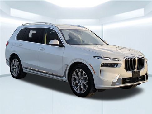 Used 2024 BMW X7 xDrive40i image 8