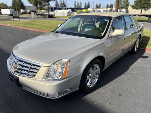Used 2007 Cadillac DTS w/ Trunk Convenience Package FWD image 7