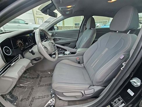 Used 2021 Hyundai Elantra SEL w/ Convenience Package image 4