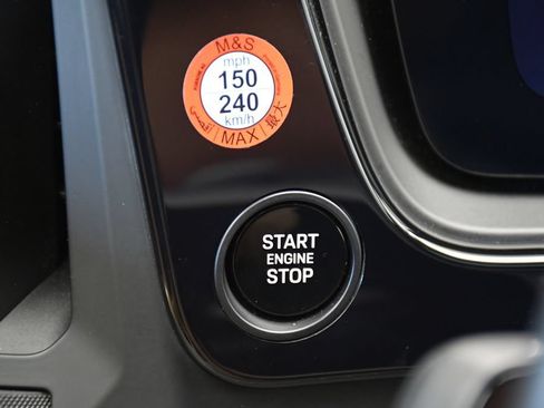 Certified 2025 Porsche Cayenne AWD/4WD image 23