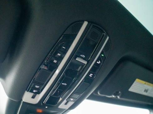 Used 2019 Porsche Cayenne image 21