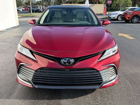 Used 2022 Toyota Camry XLE w/ Navigation Package FWD image 6