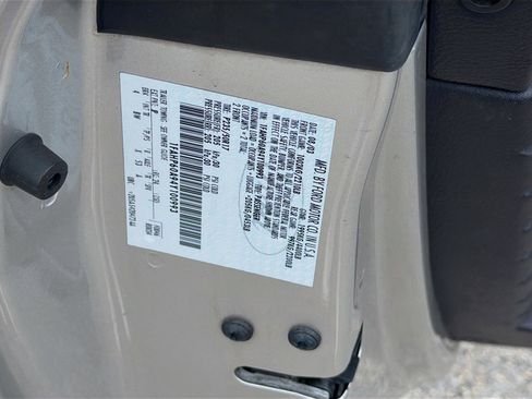 Used 2004 Ford Thunderbird image 27