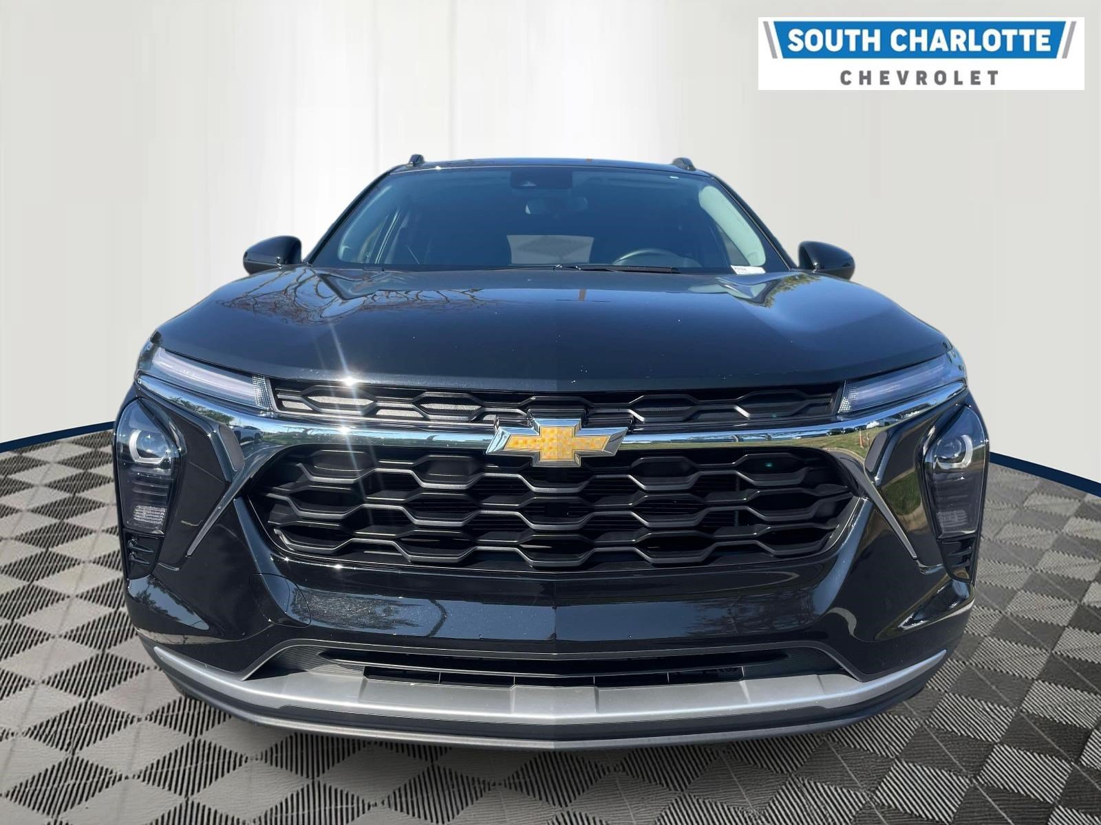 Used 2025 Chevrolet Trax LT w/ LT Convenience Package FWD image 2