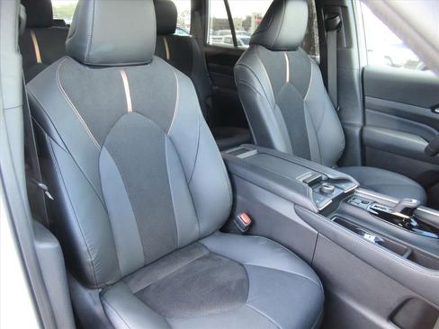 Used 2026 Toyota Grand Highlander AWD Hybrid image 8