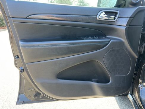 Used 2018 Jeep Grand Cherokee Laredo image 19