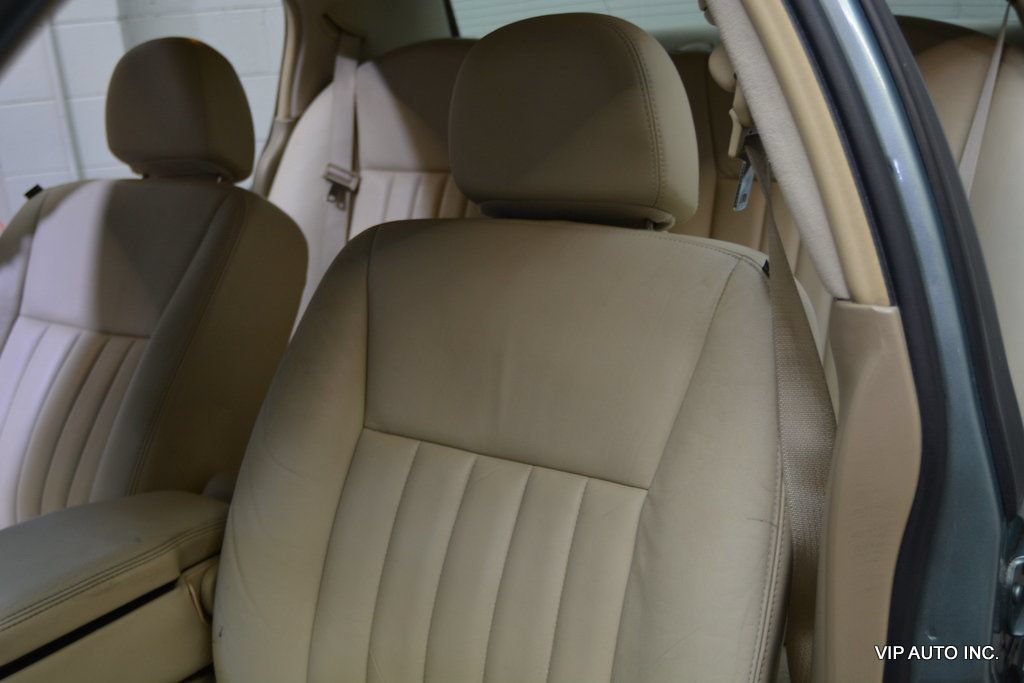 Used 2006 Lincoln Town Car Signature RWD image 13