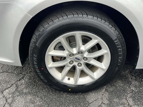 Used 2019 Ford Flex SE image 9