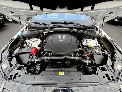 Used 2018 Land Rover Range Rover Velar image 24
