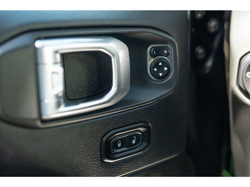 Used 2021 Jeep Wrangler Unlimited Sahara AWD/4WD image 11