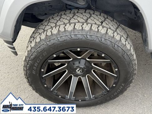 Used 2019 Toyota Tacoma TRD Sport image 10