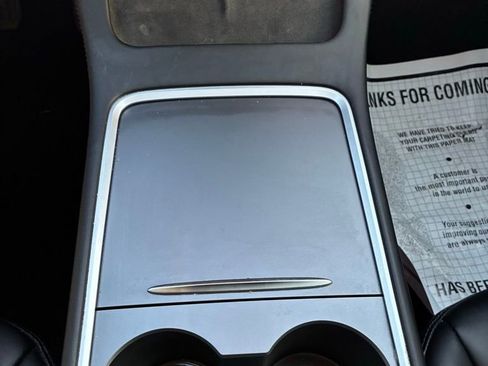 Used 2021 Tesla Model Y Long Range image 33