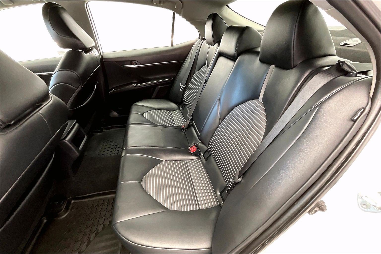 Used 2024 Toyota Camry SE w/ Convenience Package FWD image 20