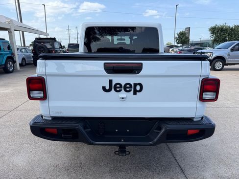 Used 2025 Jeep Gladiator Sport AWD/4WD image 6