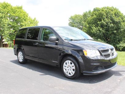 Used 2018 Dodge Grand Caravan SE w/ UConnect Hands-Free Group