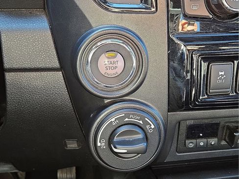 Used 2021 Nissan Titan PRO-4X w/ Pro-4x Convenience Package image 32