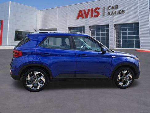 Used 2025 Hyundai Venue SEL image 7