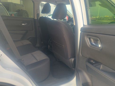 Used 2024 Nissan Rogue SV image 14