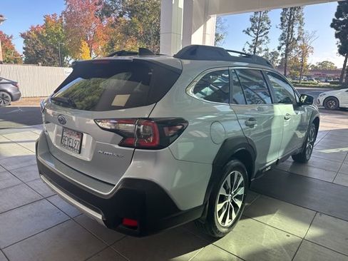 Used 2023 Subaru Outback Limited image 4