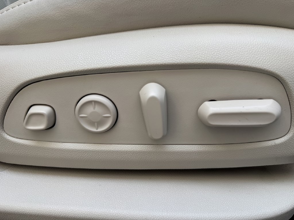 Used 2023 Buick Enclave Avenir FWD image 30