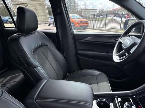 New 2025 Jeep Grand Cherokee Altitude RWD image 24
