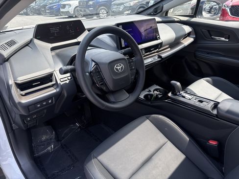Used 2025 Toyota Prius Limited w/ Limited Premium Package AWD/4WD image 4
