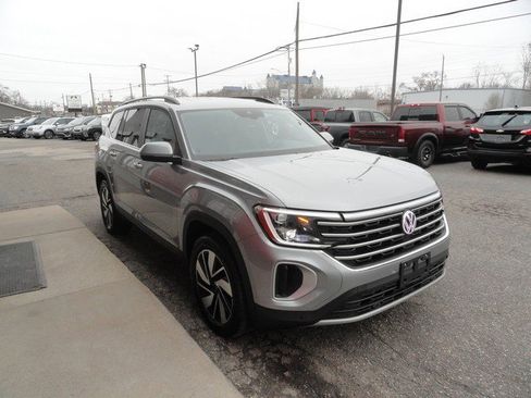 Used 2025 Volkswagen Atlas SE image 7