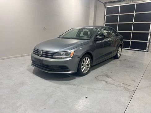 Used 2015 Volkswagen Jetta SE FWD image 2