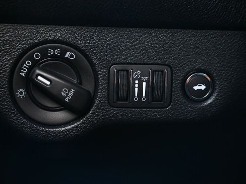 Used 2018 Dodge Challenger SXT w/ Blacktop Package image 23