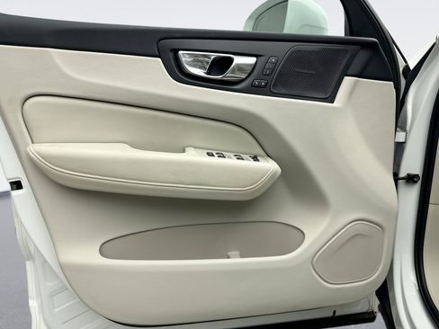 Used 2022 Volvo XC60 B5 Inscription w/ Advanced Package AWD/4WD image 9