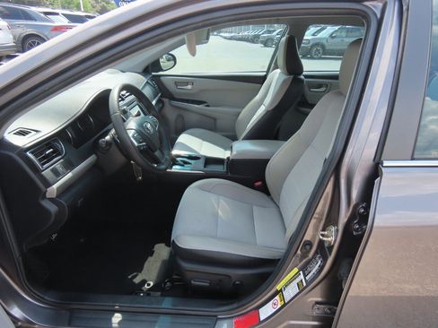 Used 2016 Toyota Camry SE FWD image 24