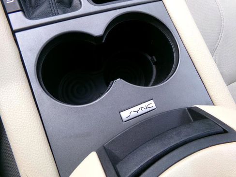 Used 2018 Ford Taurus SE image 19