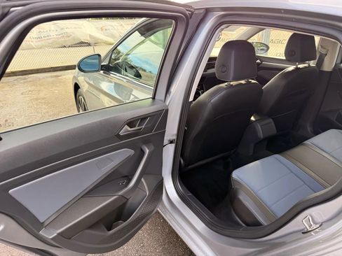 Used 2025 Volkswagen Jetta SE image 17