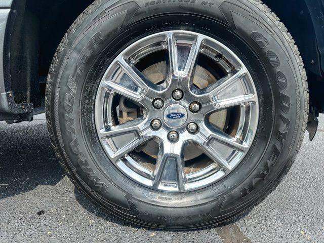 Used 2015 Ford F150 XLT w/ Equipment Group 302A Luxury AWD/4WD image 11