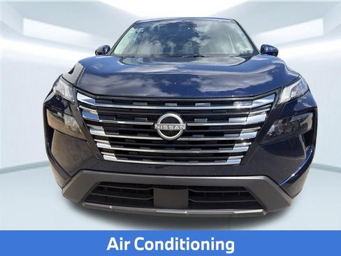 Used 2025 Nissan Rogue SV FWD image 2