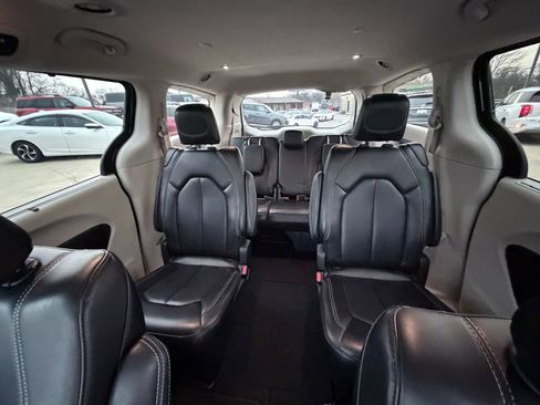 Used 2023 Chrysler Pacifica Touring-L image 73